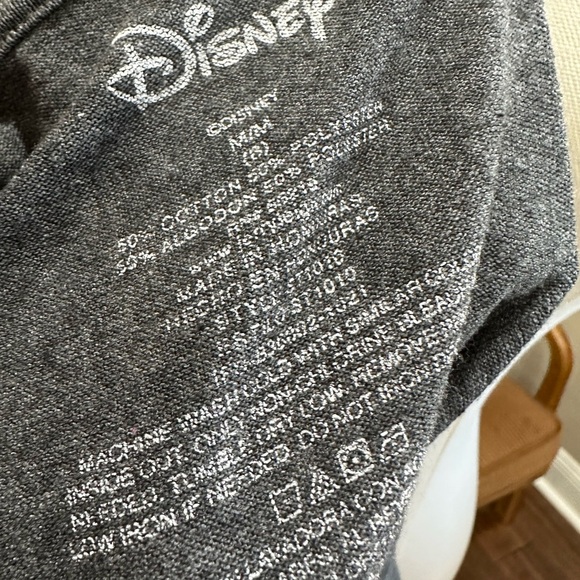 Disney Gray Pluto Graphic T-Shirt size 8 medium - Picture 2 of 2